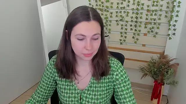 Discover our girls online shows and discover the company of countless livestreamers, with stunning shapes, sex toys and more.