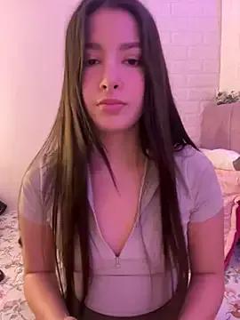 Discover our girls online shows and discover the company of countless livestreamers, with stunning shapes, sex toys and more.