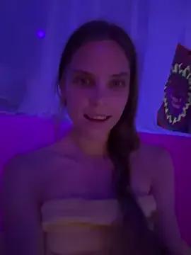 Discover our girls online shows and discover the company of countless livestreamers, with stunning shapes, sex toys and more.