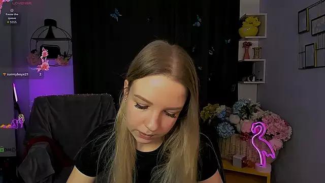 Discover our girls online shows and discover the company of countless livestreamers, with stunning shapes, sex toys and more.