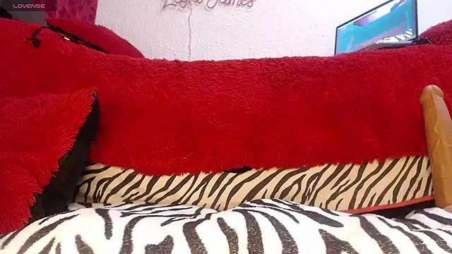 leyla_james_ from StripChat is Freechat