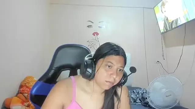 Discover our girls online shows and discover the company of countless livestreamers, with stunning shapes, sex toys and more.