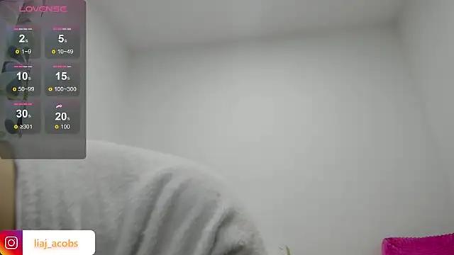 Discover our girls online shows and discover the company of countless livestreamers, with stunning shapes, sex toys and more.