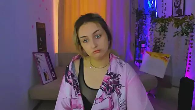 Liaa_Shine from StripChat