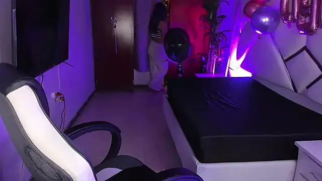 LiaAurum from StripChat