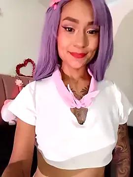Discover our girls online shows and discover the company of countless livestreamers, with stunning shapes, sex toys and more.