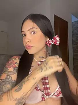 Discover our girls online shows and discover the company of countless livestreamers, with stunning shapes, sex toys and more.