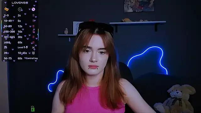 Discover our girls online shows and discover the company of countless livestreamers, with stunning shapes, sex toys and more.