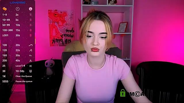 Discover our girls online shows and discover the company of countless livestreamers, with stunning shapes, sex toys and more.