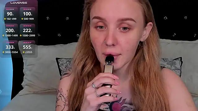 Discover our girls online shows and discover the company of countless livestreamers, with stunning shapes, sex toys and more.