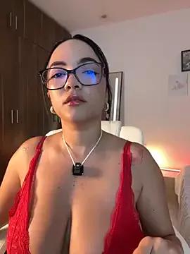 Discover our girls online shows and discover the company of countless livestreamers, with stunning shapes, sex toys and more.