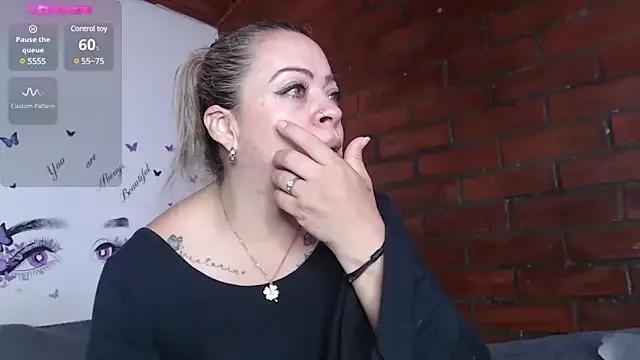 LIila28six from StripChat