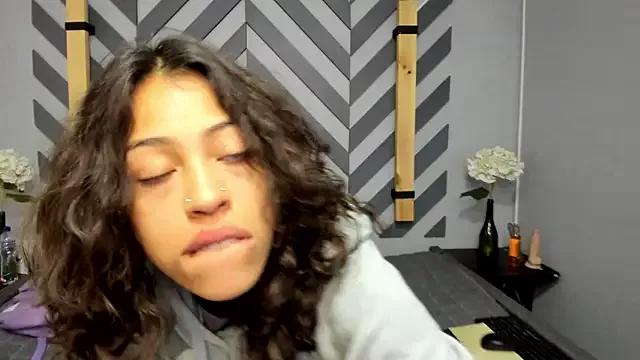 liily_grey from StripChat