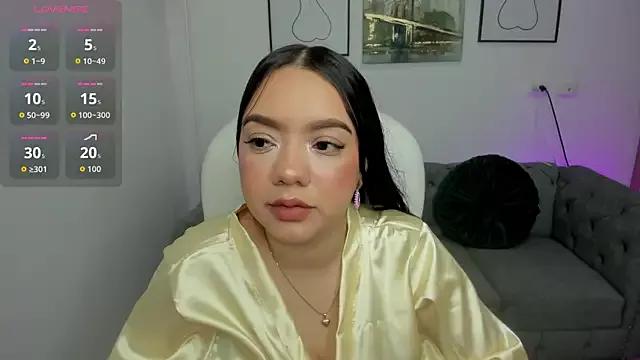 Discover our girls online shows and discover the company of countless livestreamers, with stunning shapes, sex toys and more.
