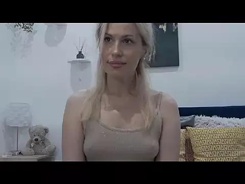 Discover our girls online shows and discover the company of countless livestreamers, with stunning shapes, sex toys and more.