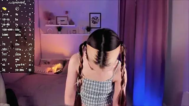 Discover our girls online shows and discover the company of countless livestreamers, with stunning shapes, sex toys and more.