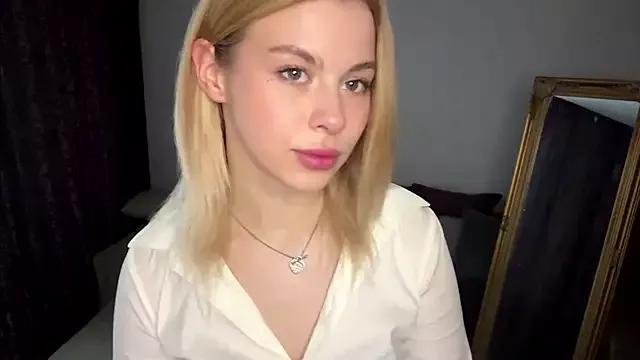 Lil_Elisa from StripChat is Freechat