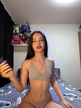 Discover our girls online shows and discover the company of countless livestreamers, with stunning shapes, sex toys and more.
