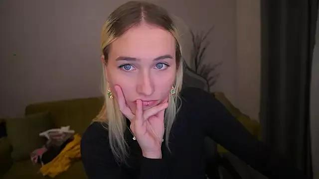 LilElfie from StripChat