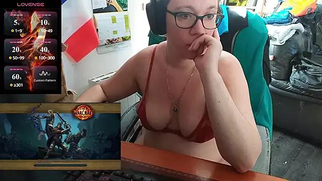 lili-hot-77 from StripChat