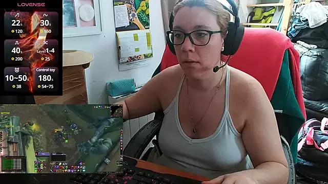 lili-hot-77 from StripChat