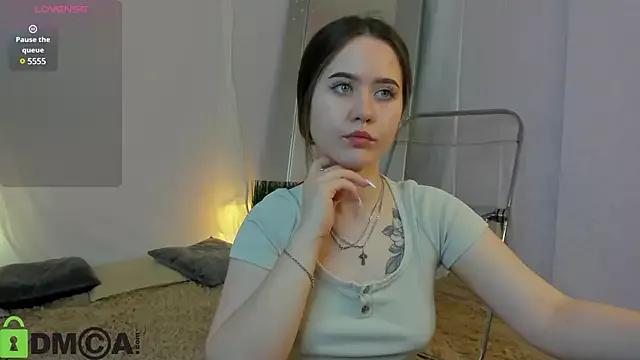 Lili1-Shu from StripChat