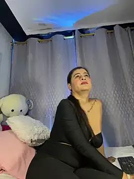 Discover our girls online shows and discover the company of countless livestreamers, with stunning shapes, sex toys and more.