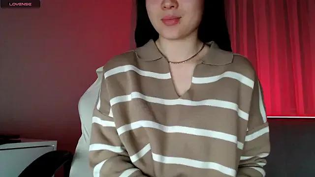 Discover our girls online shows and discover the company of countless livestreamers, with stunning shapes, sex toys and more.