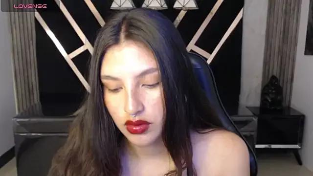 Discover our girls online shows and discover the company of countless livestreamers, with stunning shapes, sex toys and more.