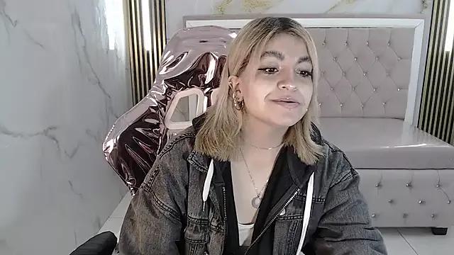 lili_conor_s on StripChat