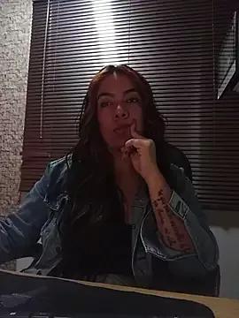 lili_hiugs from StripChat