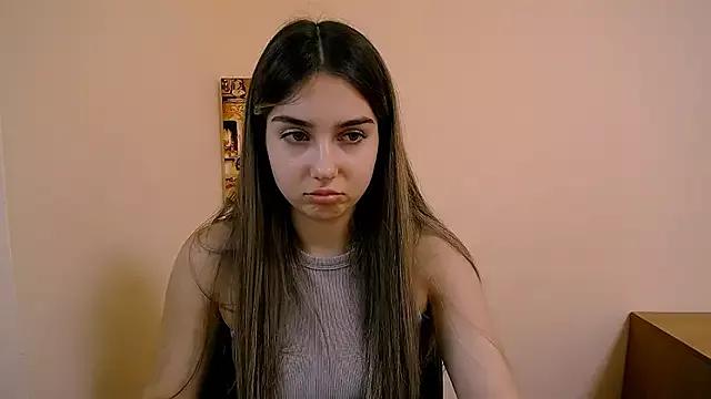 Discover our girls online shows and discover the company of countless livestreamers, with stunning shapes, sex toys and more.