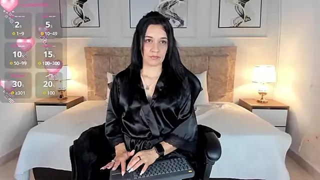 lili_milf4 from StripChat