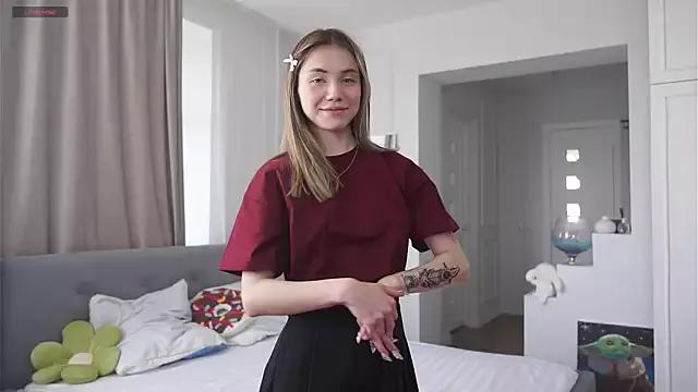 Discover our girls online shows and discover the company of countless livestreamers, with stunning shapes, sex toys and more.