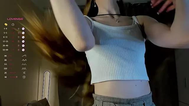 Discover our girls online shows and discover the company of countless livestreamers, with stunning shapes, sex toys and more.