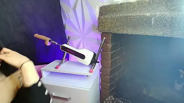 Discover our girls online shows and discover the company of countless livestreamers, with stunning shapes, sex toys and more.