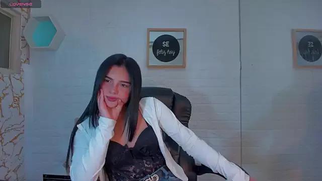 Discover our girls online shows and discover the company of countless livestreamers, with stunning shapes, sex toys and more.