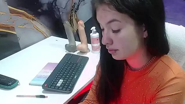 lilimini032 from StripChat