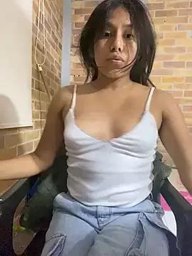 Discover our girls online shows and discover the company of countless livestreamers, with stunning shapes, sex toys and more.