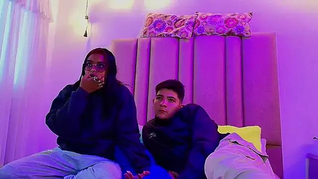 Discover our girls online shows and discover the company of countless livestreamers, with stunning shapes, sex toys and more.