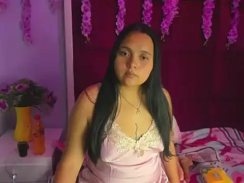 Discover our girls online shows and discover the company of countless livestreamers, with stunning shapes, sex toys and more.