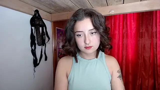 Discover our girls online shows and discover the company of countless livestreamers, with stunning shapes, sex toys and more.