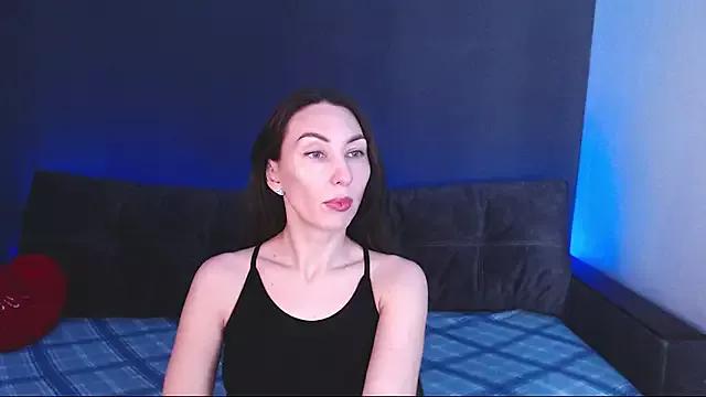 Discover our girls online shows and discover the company of countless livestreamers, with stunning shapes, sex toys and more.