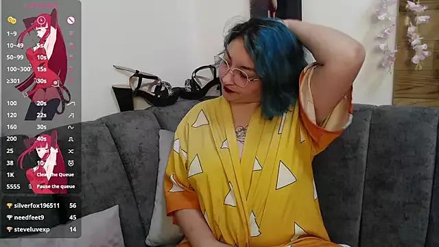 Discover our girls online shows and discover the company of countless livestreamers, with stunning shapes, sex toys and more.