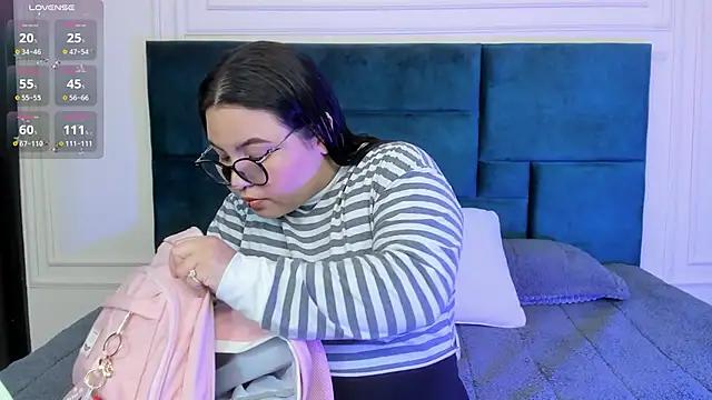 Lilith_Hillss from StripChat