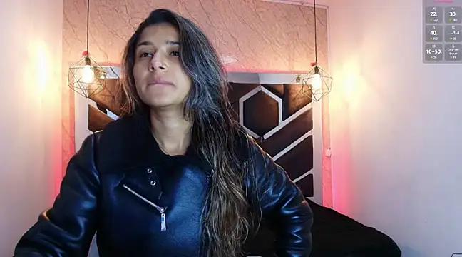 Discover our girls online shows and discover the company of countless livestreamers, with stunning shapes, sex toys and more.