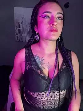 Discover our girls online shows and discover the company of countless livestreamers, with stunning shapes, sex toys and more.