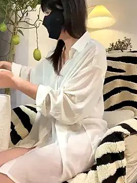 Discover our girls online shows and discover the company of countless livestreamers, with stunning shapes, sex toys and more.