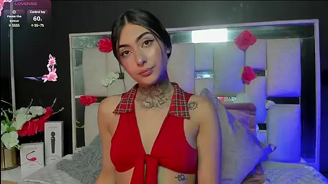 Discover our girls online shows and discover the company of countless livestreamers, with stunning shapes, sex toys and more.