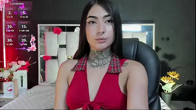 Discover our girls online shows and discover the company of countless livestreamers, with stunning shapes, sex toys and more.
